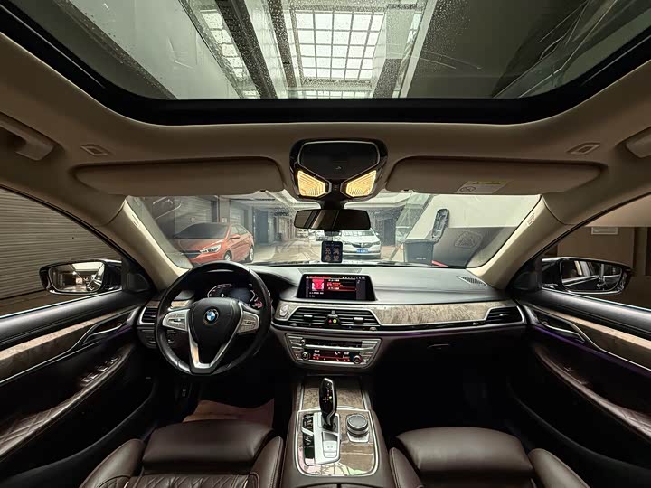 Фото 12 - BMW 7 Series