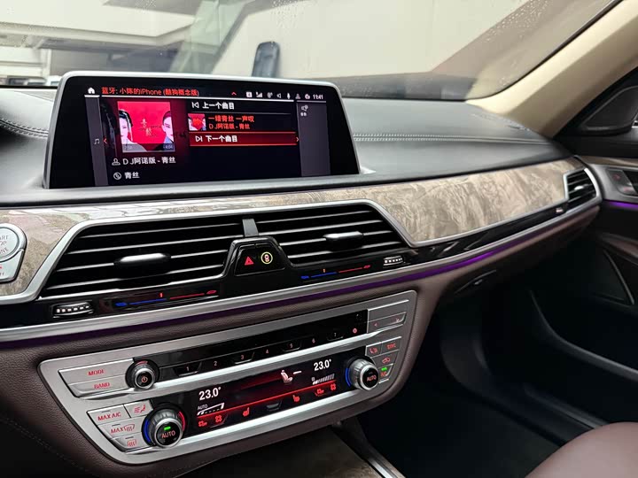 Фото 18 - BMW 7 Series