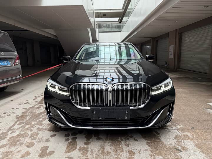 Фото 2 - BMW 7 Series