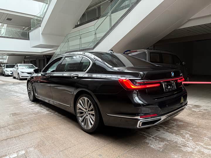 Фото 5 - BMW 7 Series