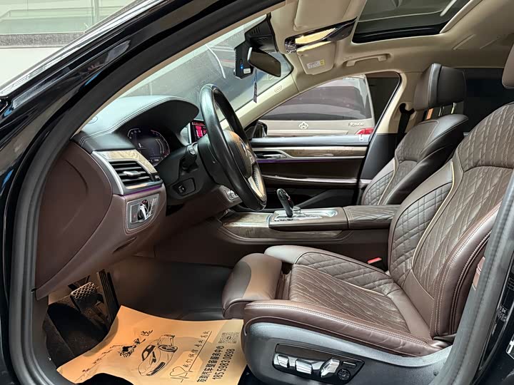 Фото 8 - BMW 7 Series