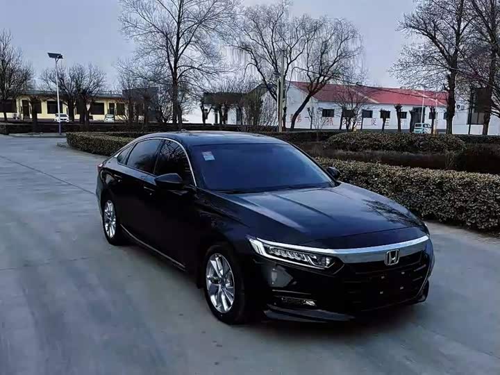 Фото 4 - Honda Accord