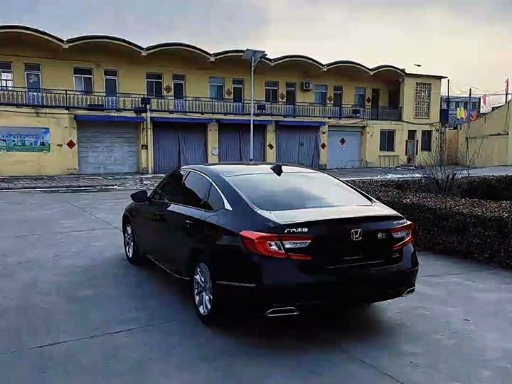 Фото 5 - Honda Accord