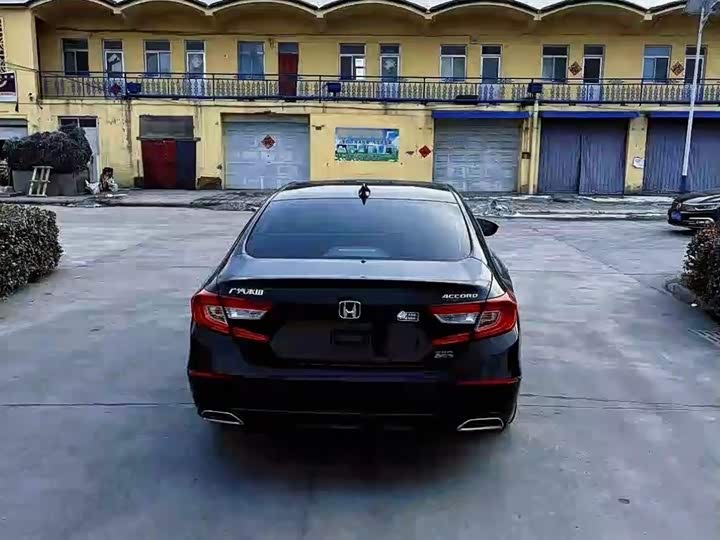Фото 6 - Honda Accord