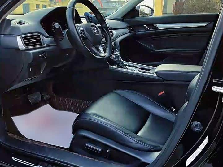 Фото 9 - Honda Accord