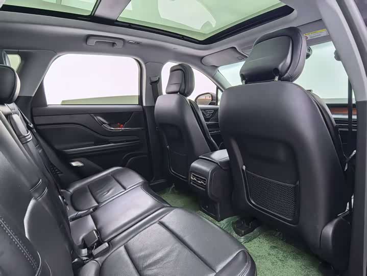 Фото 11 - Lincoln Corsair