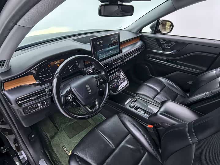 Фото 14 - Lincoln Corsair