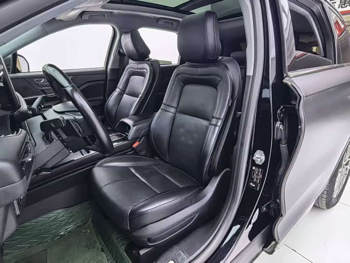 Фото 16 - Lincoln Corsair