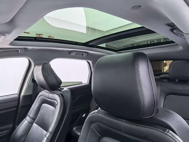 Фото 17 - Lincoln Corsair