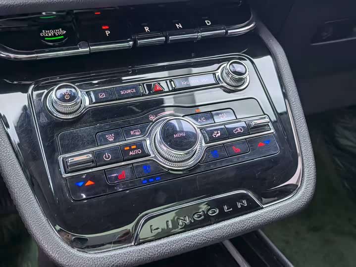 Фото 19 - Lincoln Corsair