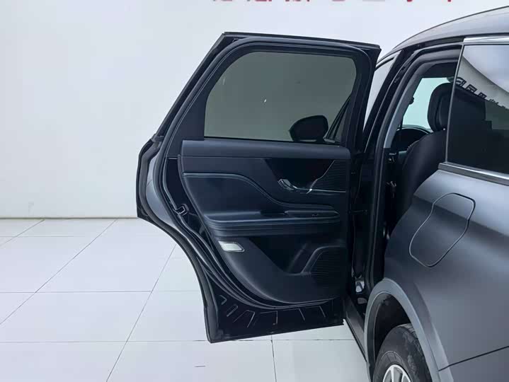 Фото 22 - Lincoln Corsair