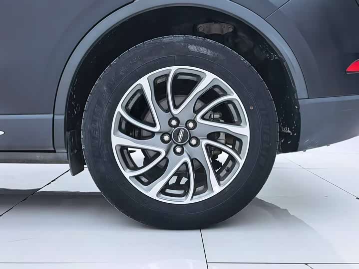 Фото 24 - Lincoln Corsair