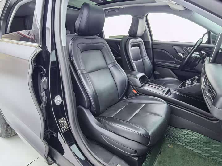 Фото 9 - Lincoln Corsair