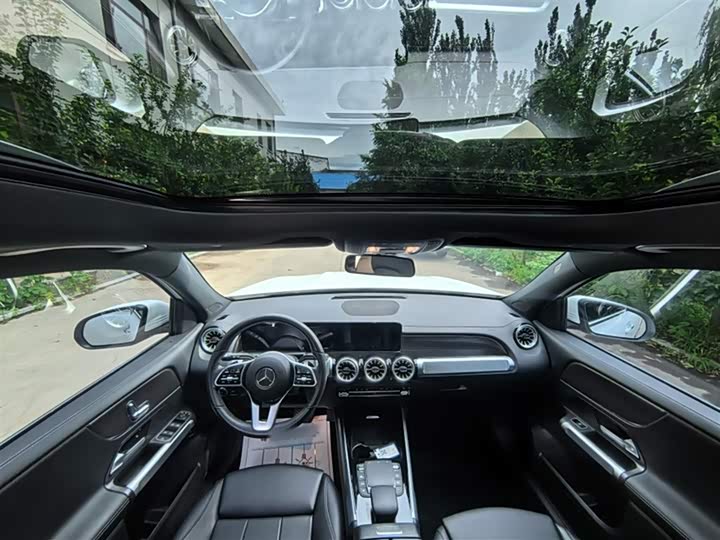 Фото 10 - Mercedes-Benz GLB-Class