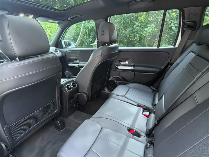 Фото 9 - Mercedes-Benz GLB-Class