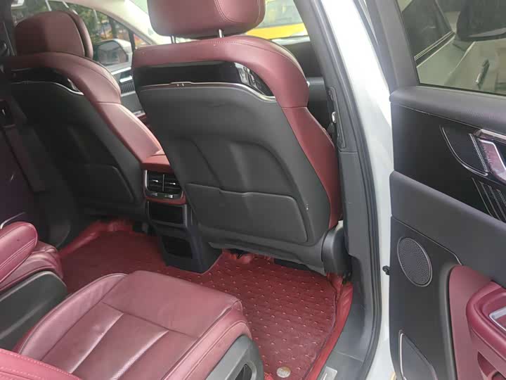 Фото 12 - Hongqi E-HS9