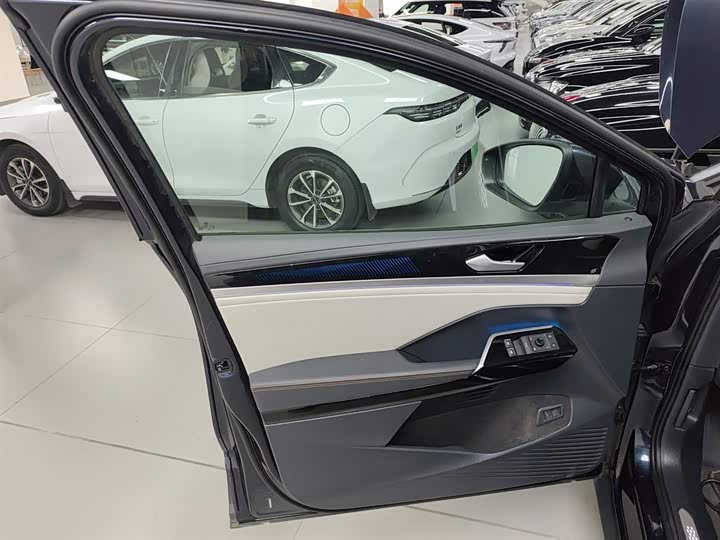 Фото 28 - Volkswagen ID.6 Crozz