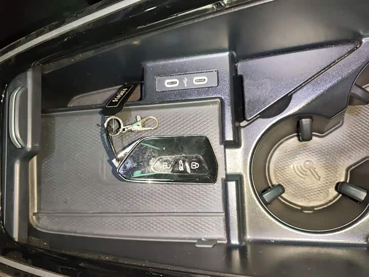 Фото 9 - Volkswagen ID.6 Crozz