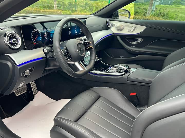 Фото 10 - Mercedes-Benz E-Class