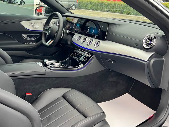 Фото 12 - Mercedes-Benz E-Class