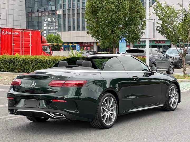 Фото 4 - Mercedes-Benz E-Class