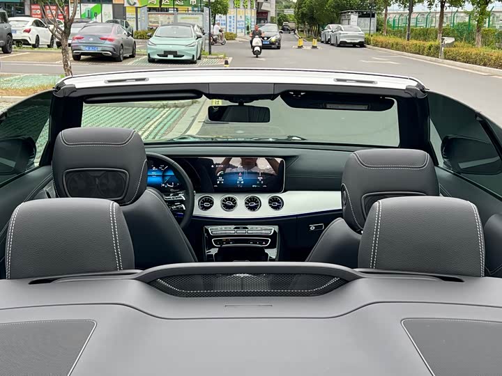 Фото 7 - Mercedes-Benz E-Class