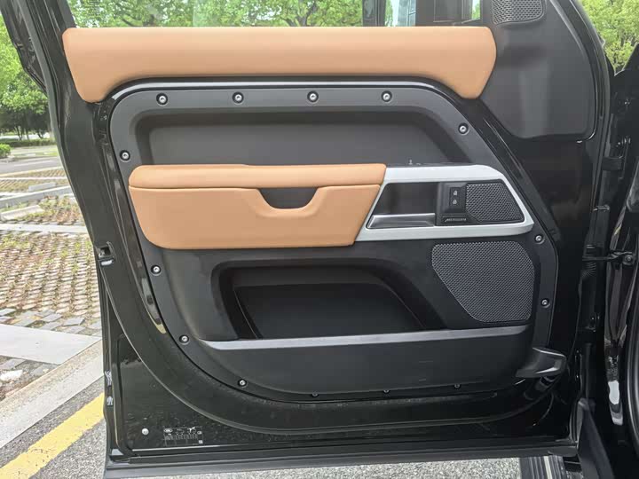 Фото 19 - Land Rover Defender