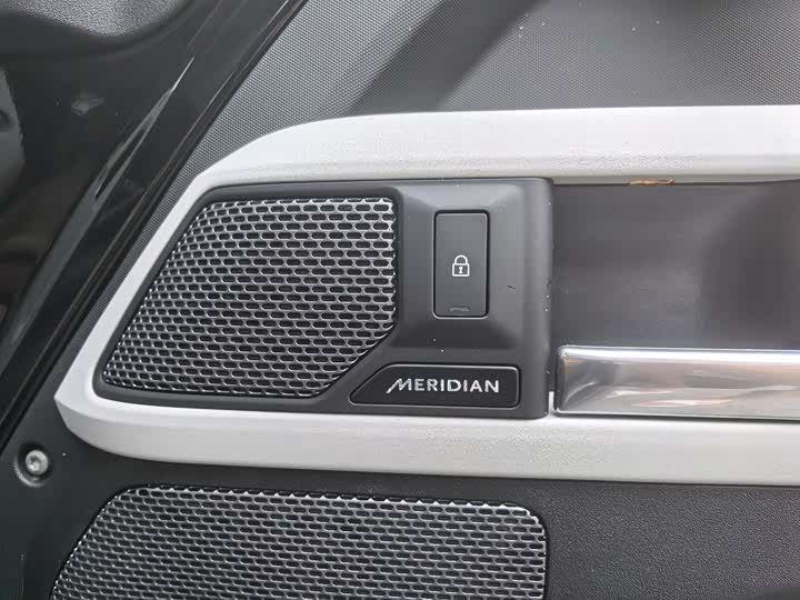 Фото 20 - Land Rover Defender