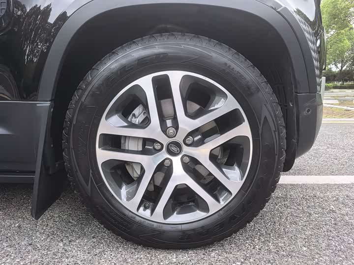 Фото 8 - Land Rover Defender