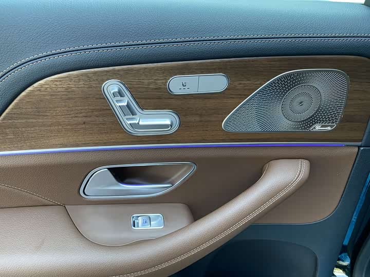 Фото 16 - Mercedes-Benz GLS-Class