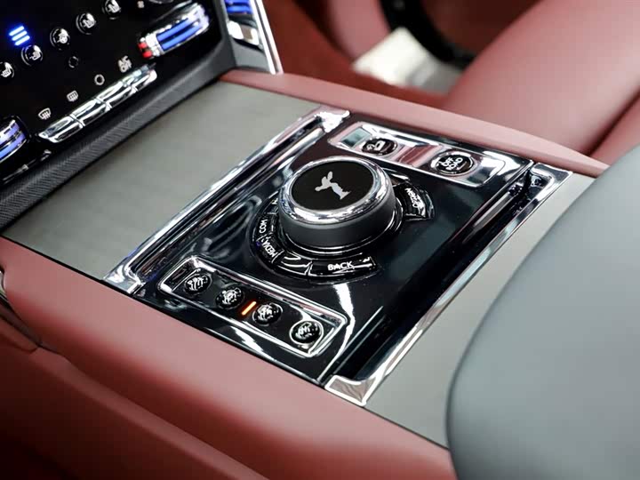 Фото 11 - Rolls-Royce Cullinan