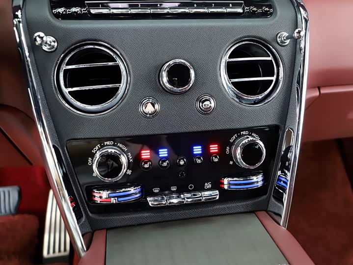 Фото 12 - Rolls-Royce Cullinan