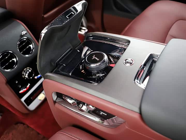 Фото 13 - Rolls-Royce Cullinan