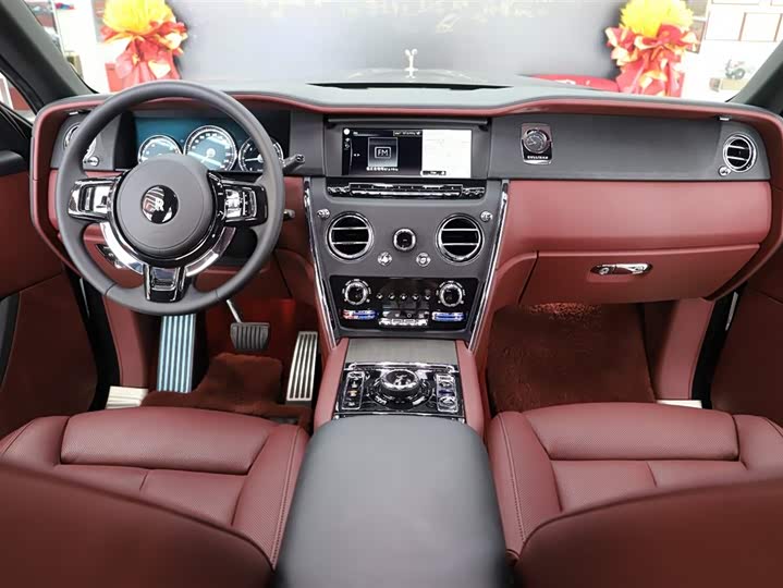 Фото 14 - Rolls-Royce Cullinan