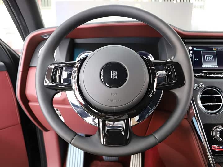 Фото 17 - Rolls-Royce Cullinan