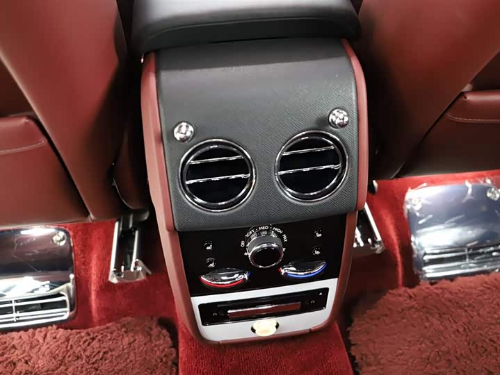 Фото 19 - Rolls-Royce Cullinan