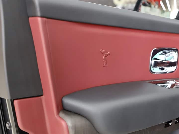 Фото 21 - Rolls-Royce Cullinan