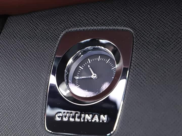 Фото 25 - Rolls-Royce Cullinan