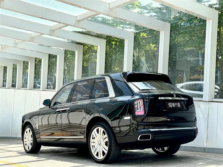 Фото 3 - Rolls-Royce Cullinan