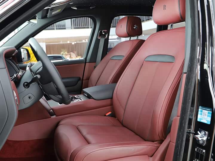 Фото 6 - Rolls-Royce Cullinan