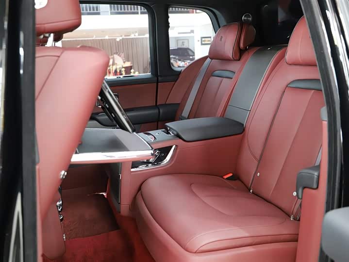 Фото 8 - Rolls-Royce Cullinan