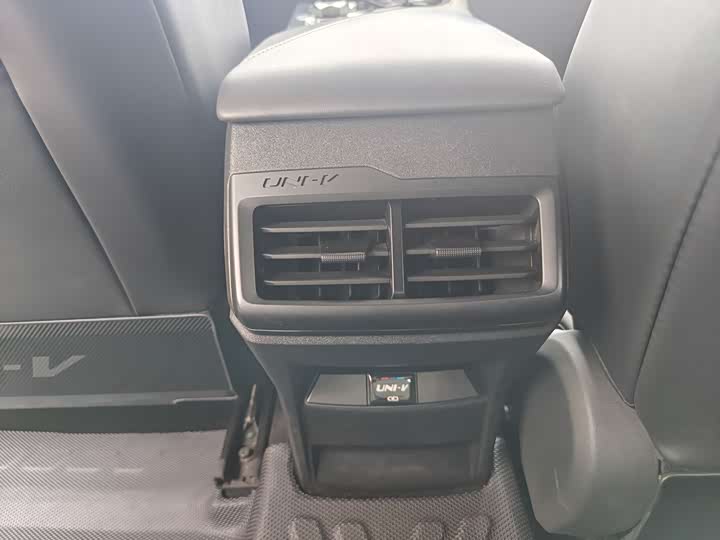 Фото 8 - Changan UNI-V