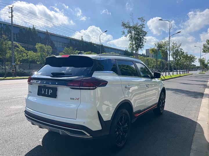 Фото 7 - Geely Atlas