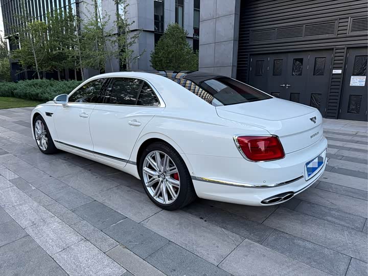 Фото 6 - Bentley Flying Spur