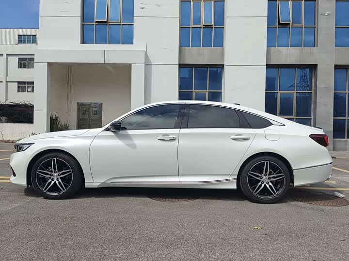 Фото 14 - Honda Accord