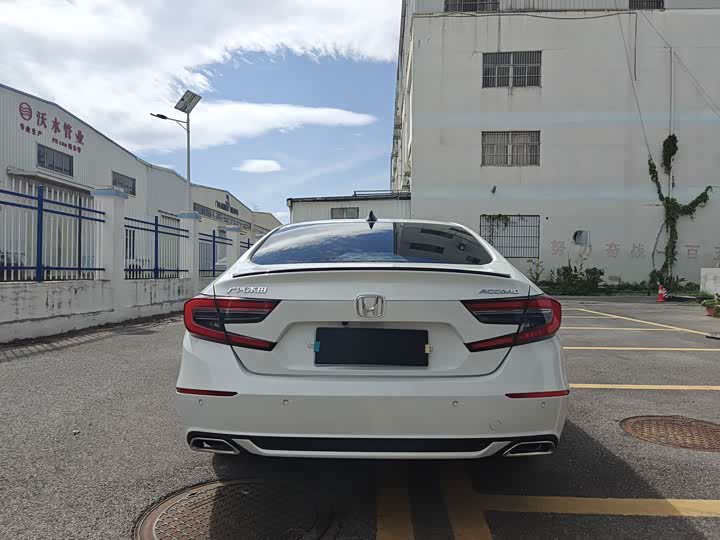 Фото 16 - Honda Accord