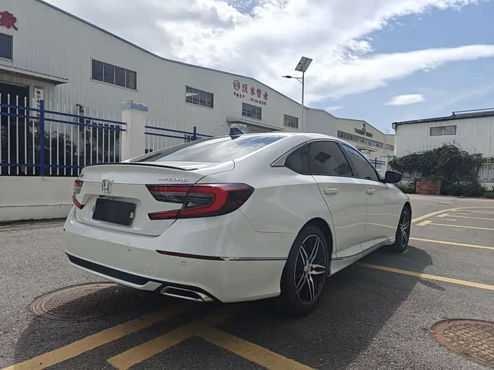 Фото 17 - Honda Accord