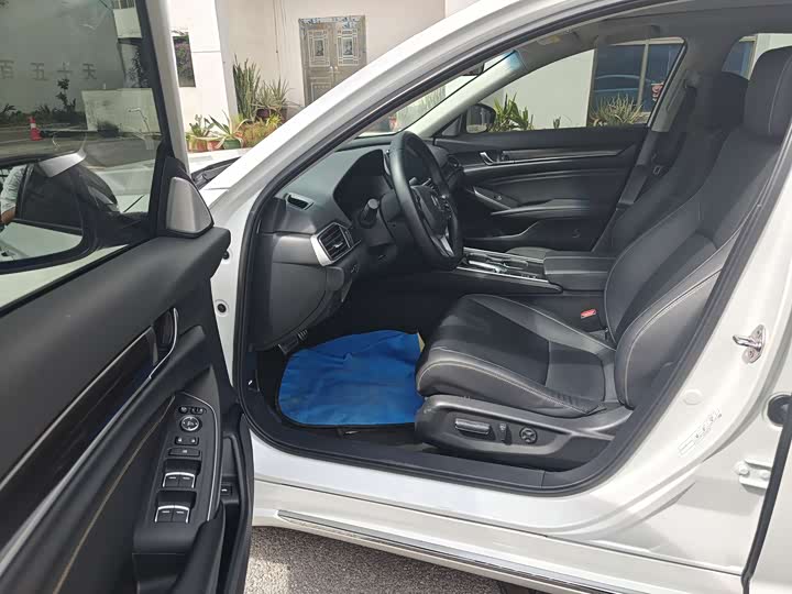 Фото 4 - Honda Accord