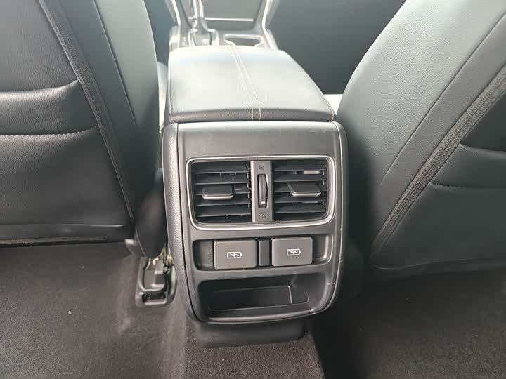 Фото 8 - Honda Accord