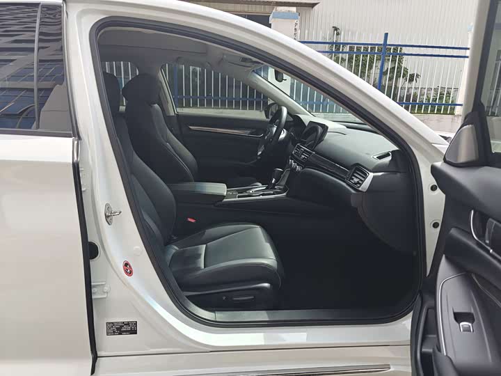 Фото 9 - Honda Accord